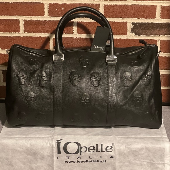iO Pelle Skull Embossed Leather Travel Duffle - Picture 3 of 7